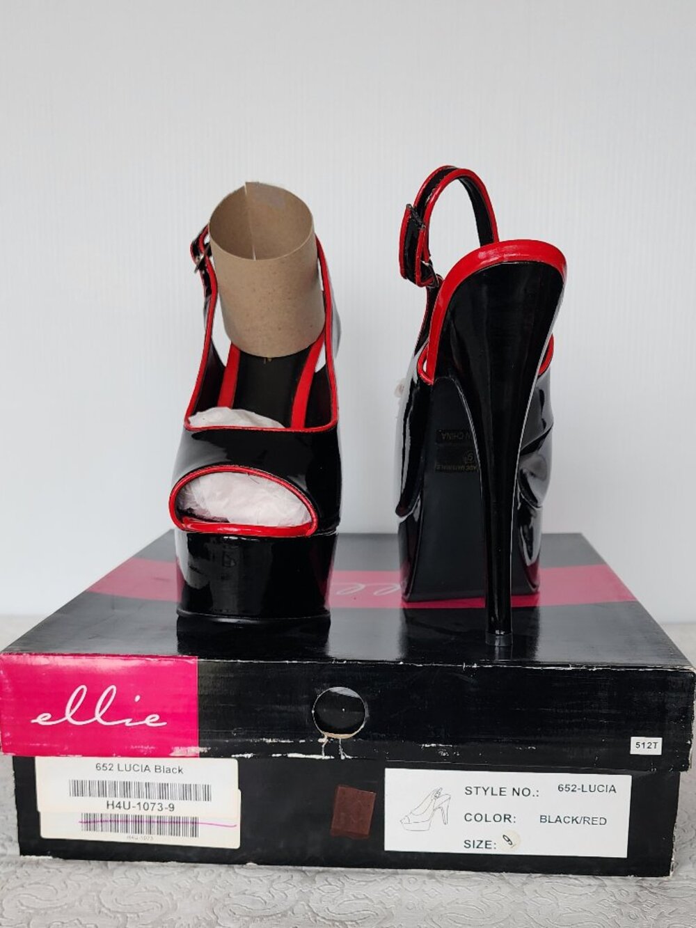H4U-1073 Ellie 652 Lucia